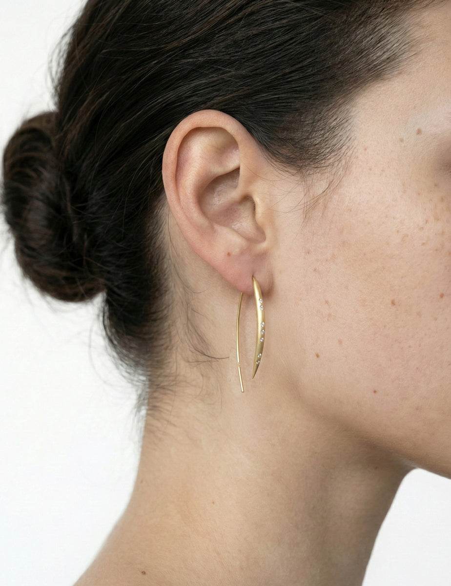 14K-Y SML BOW EARR., 0.10CT