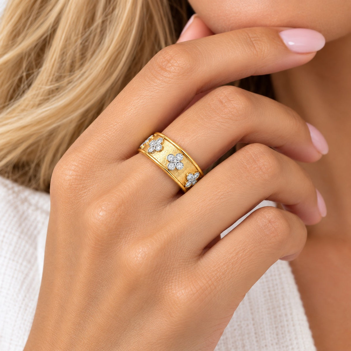 14K Gold 0.20 ct. tw. 8mm Clover Leaf Ring